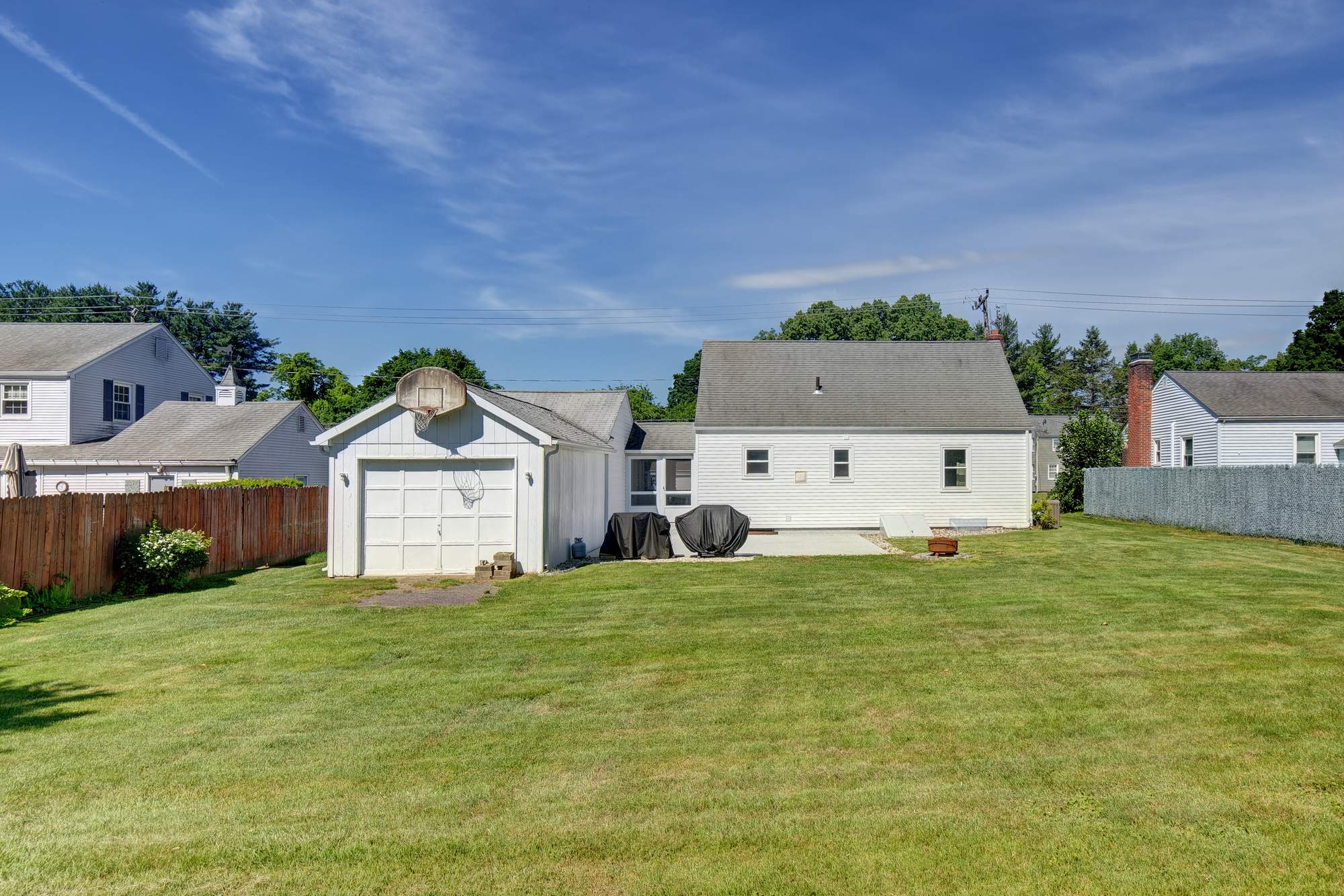 40 Oak Street, East Hartford, CT 06118