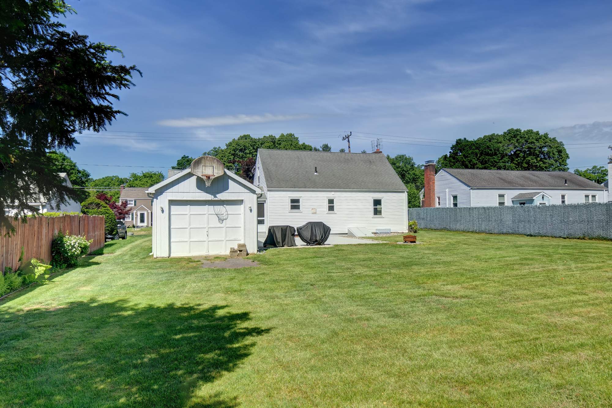 40 Oak Street, East Hartford, CT 06118