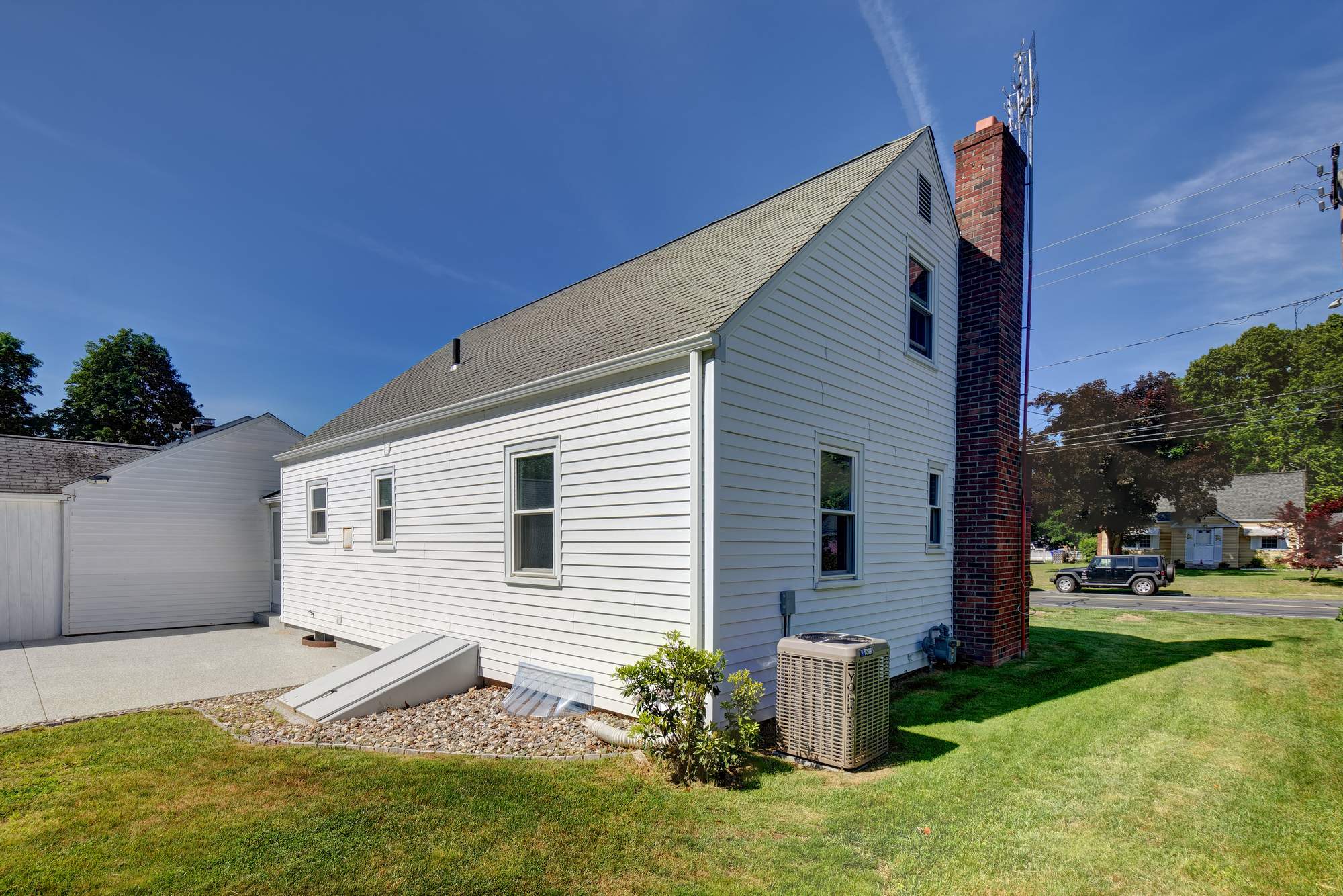 40 Oak Street, East Hartford, CT 06118