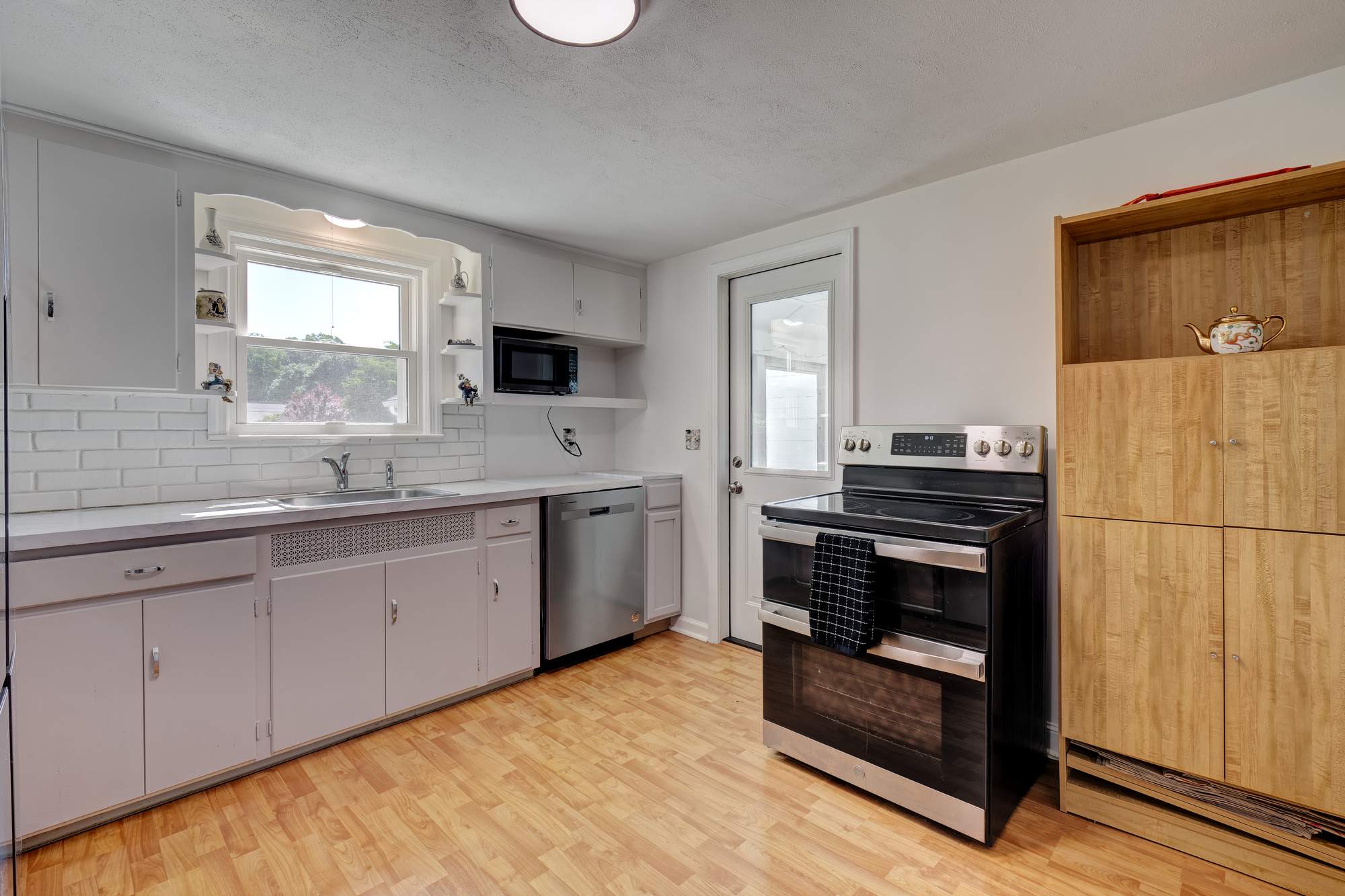 40 Oak Street, East Hartford, CT 06118