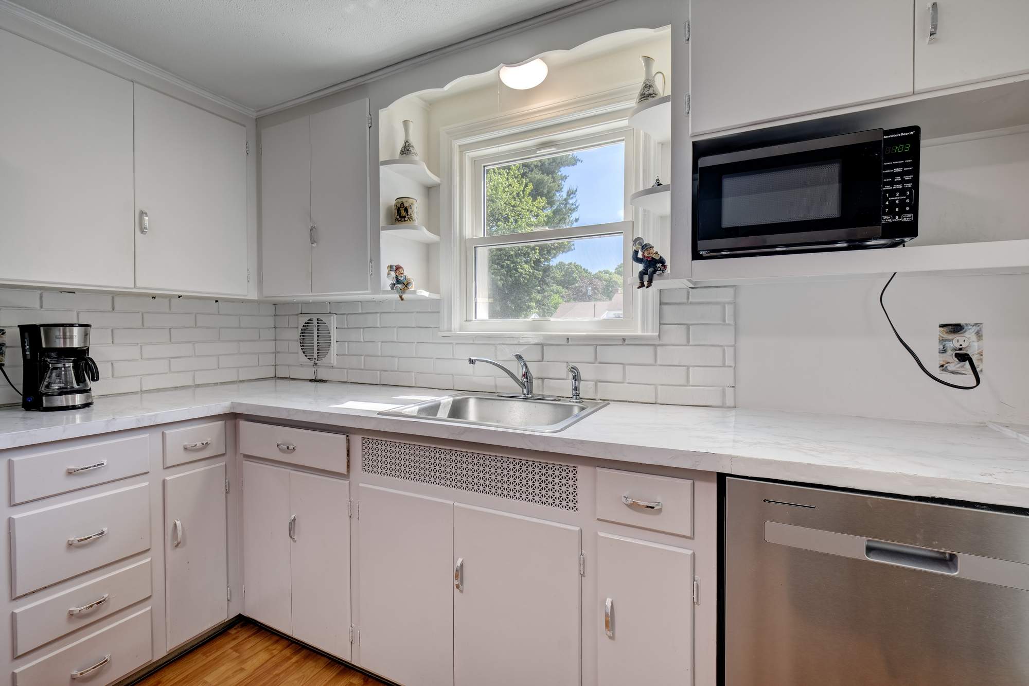 40 Oak Street, East Hartford, CT 06118