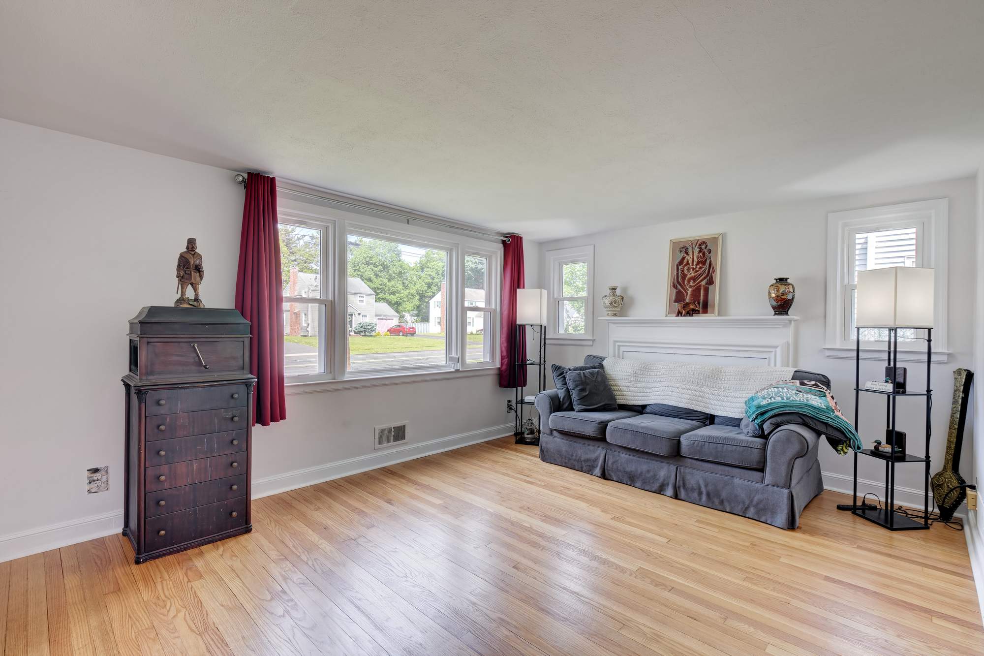 40 Oak Street, East Hartford, CT 06118