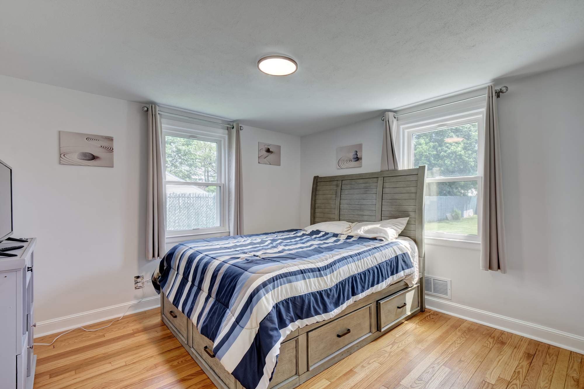 40 Oak Street, East Hartford, CT 06118