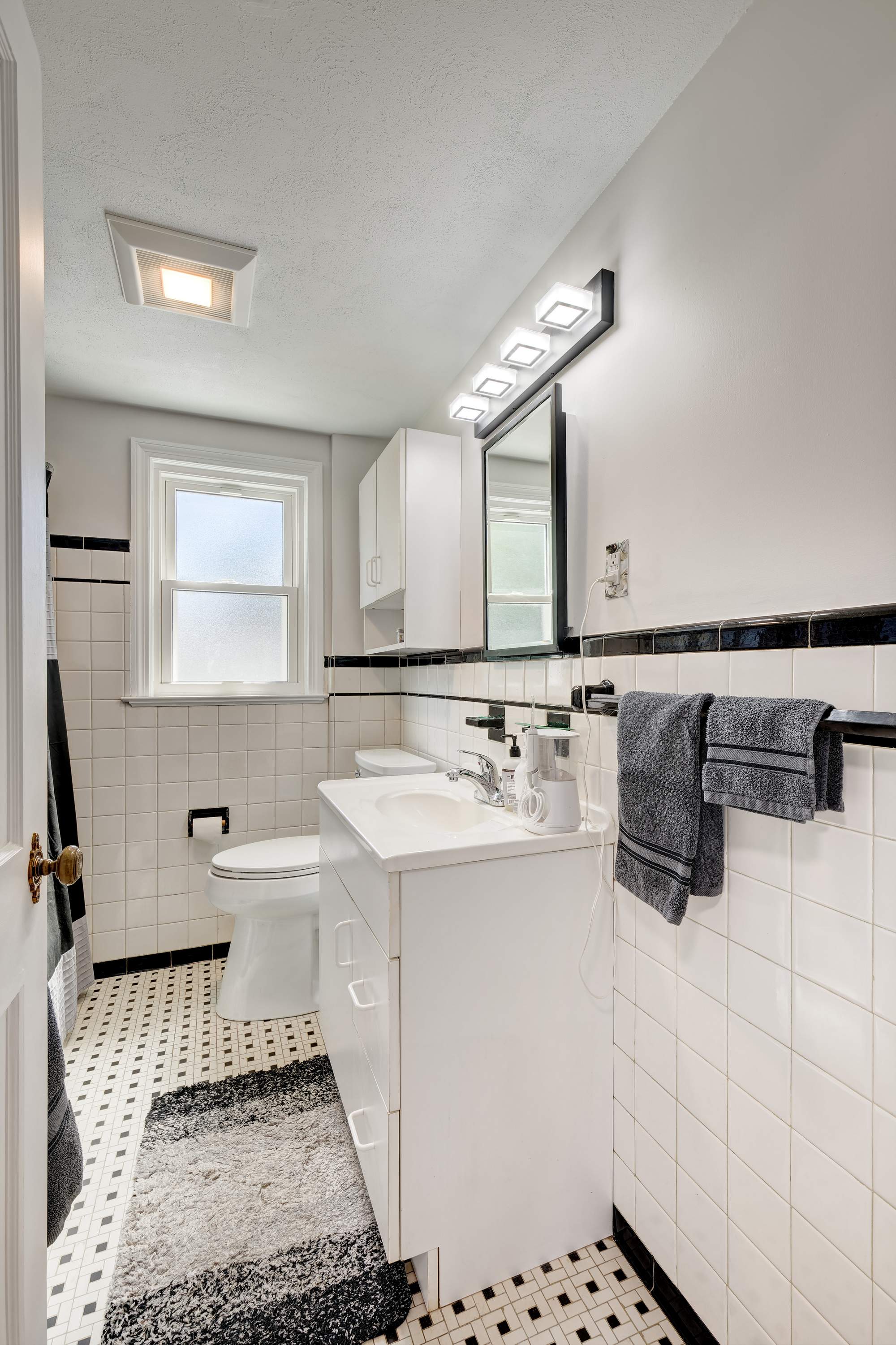 40 Oak Street, East Hartford, CT 06118