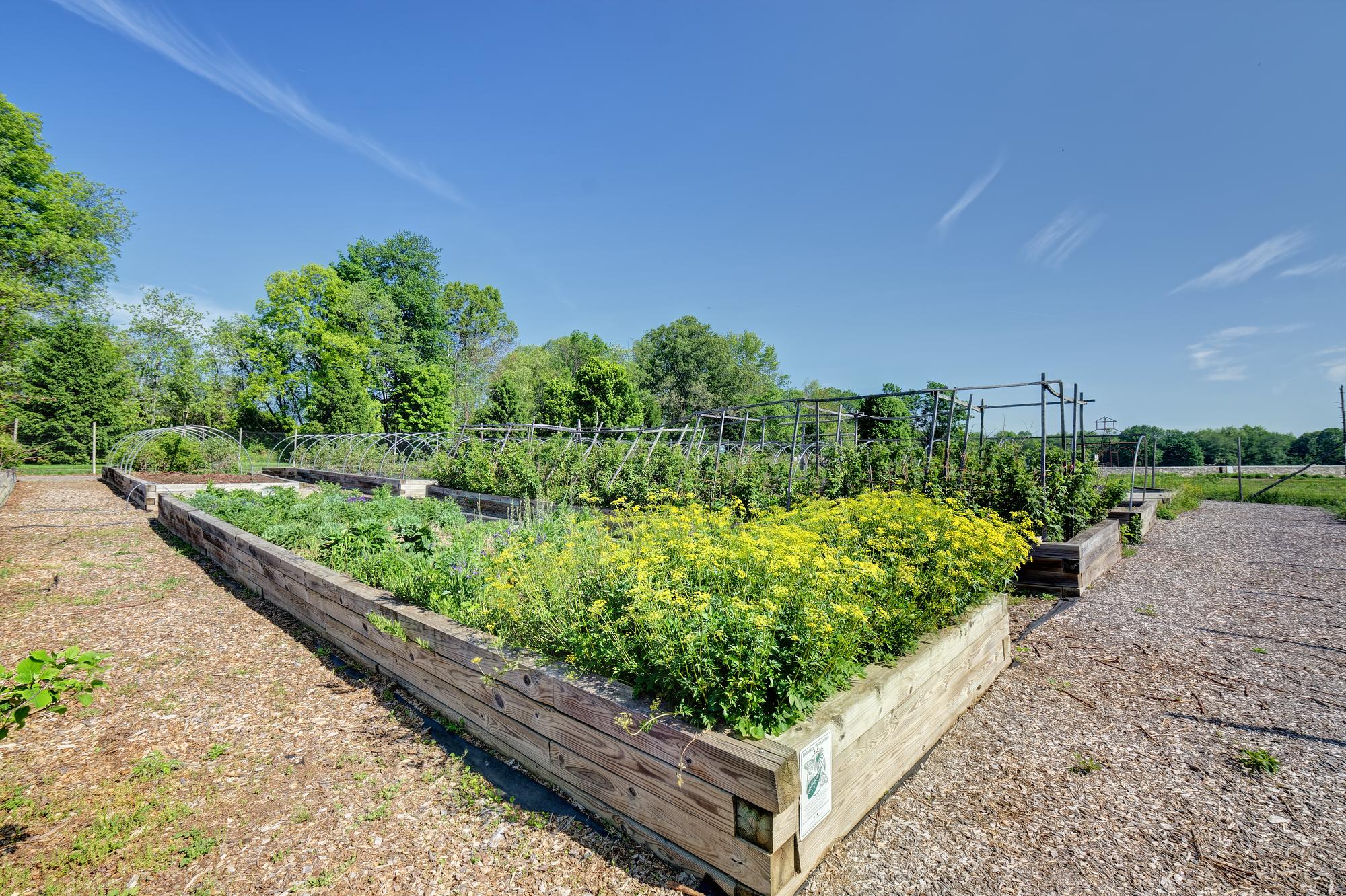 8 Commerce Road, Newtown, CT 06470