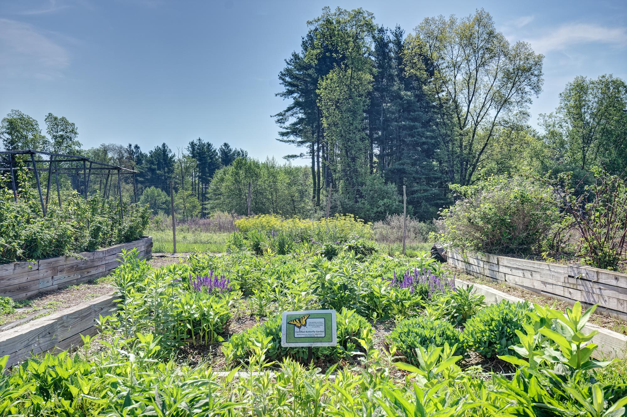 8 Commerce Road, Newtown, CT 06470