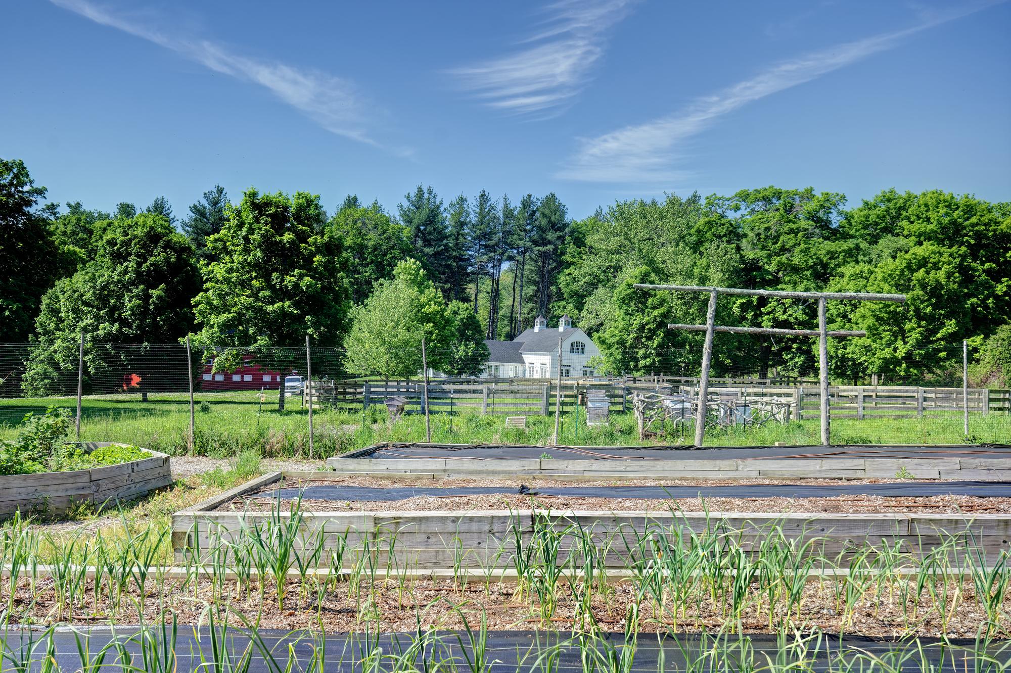 8 Commerce Road, Newtown, CT 06470