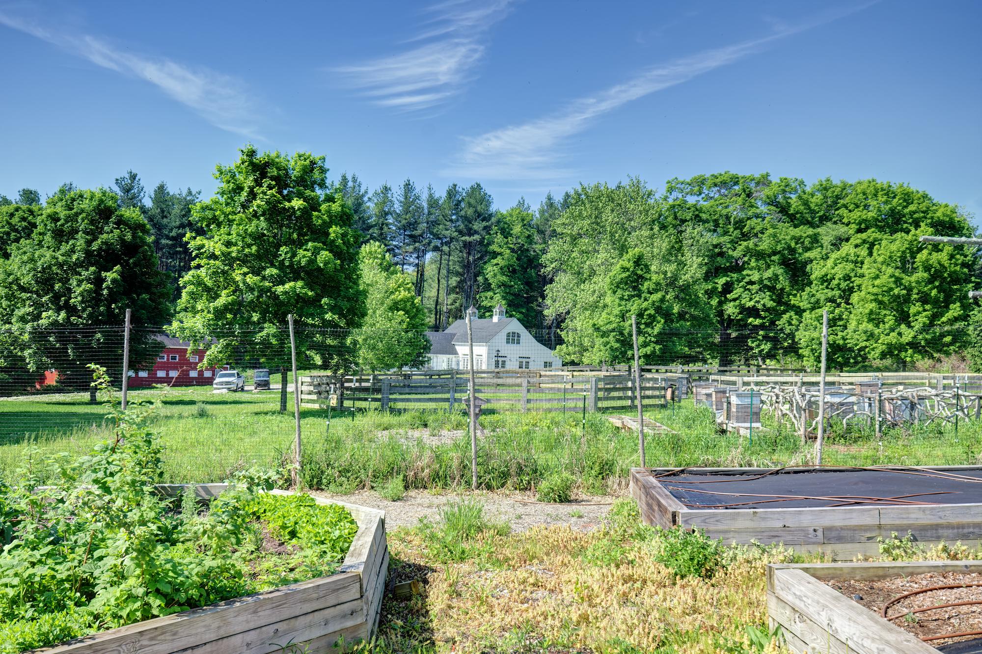 8 Commerce Road, Newtown, CT 06470