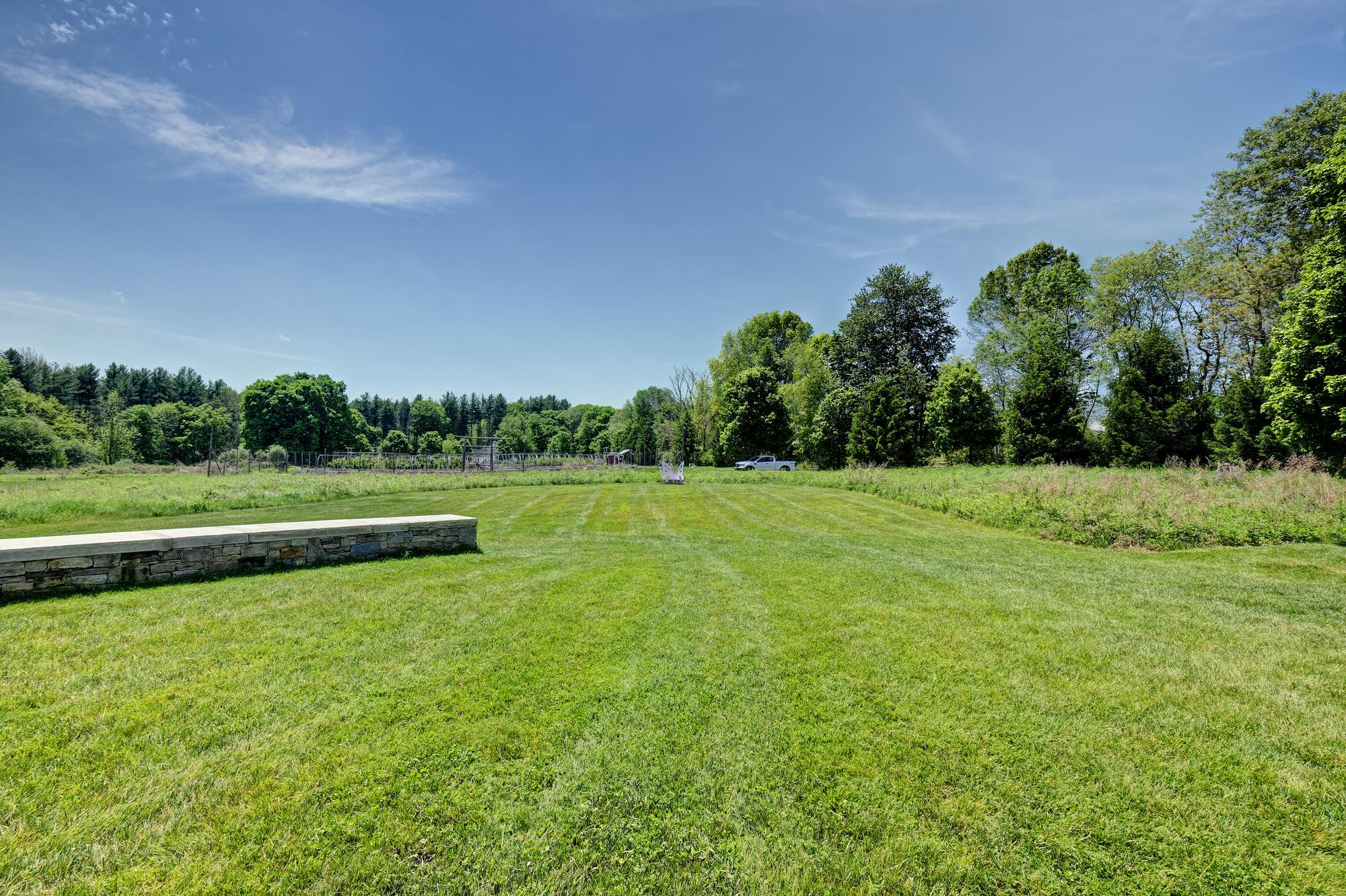 8 Commerce Road, Newtown, CT 06470