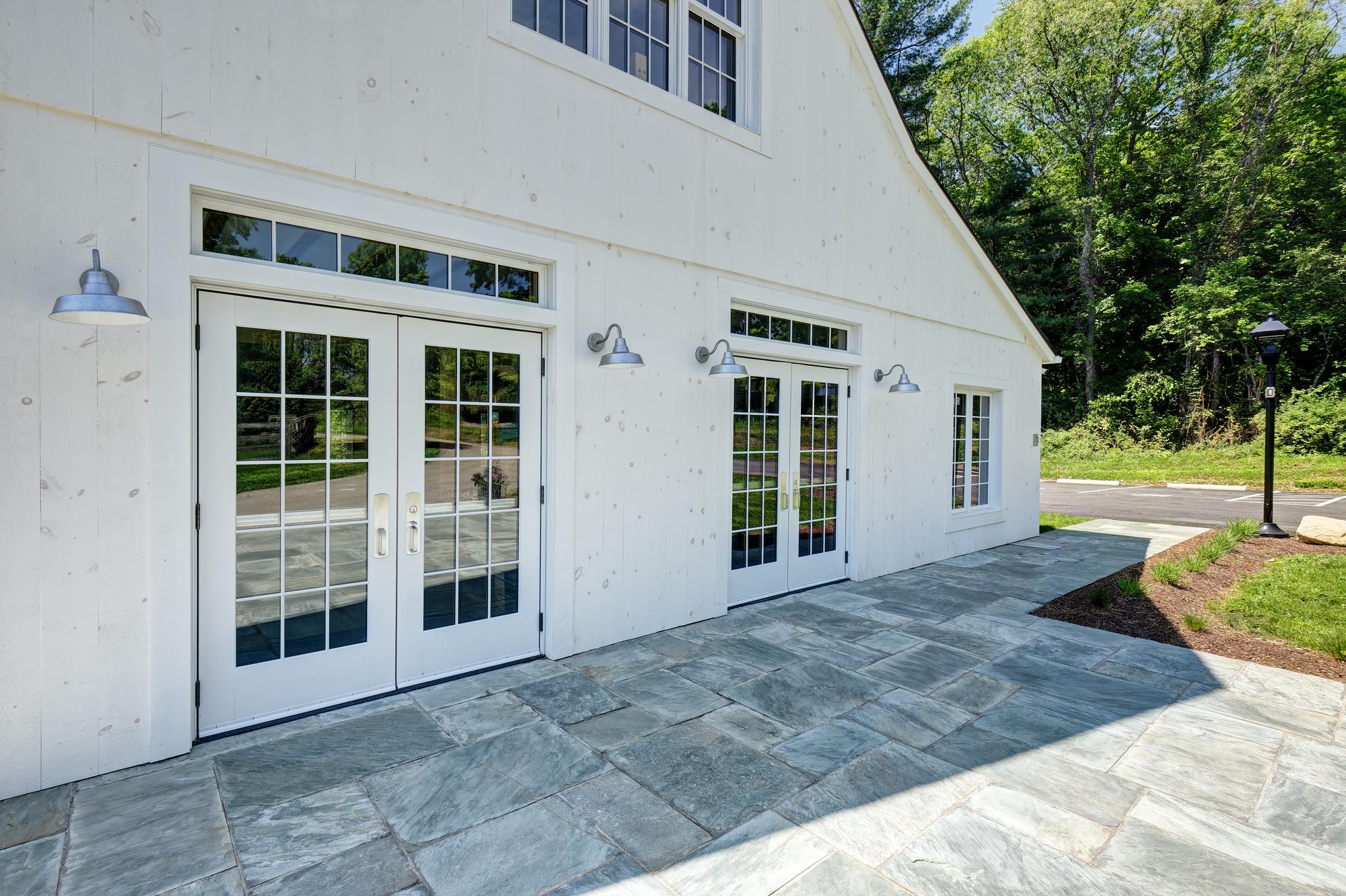 8 Commerce Road, Newtown, CT 06470