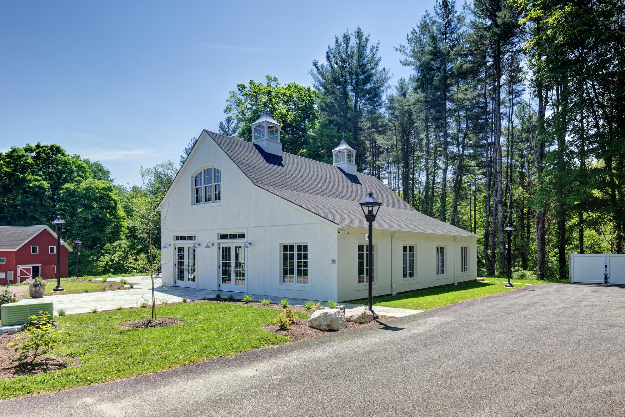 8 Commerce Road, Newtown, CT 06470