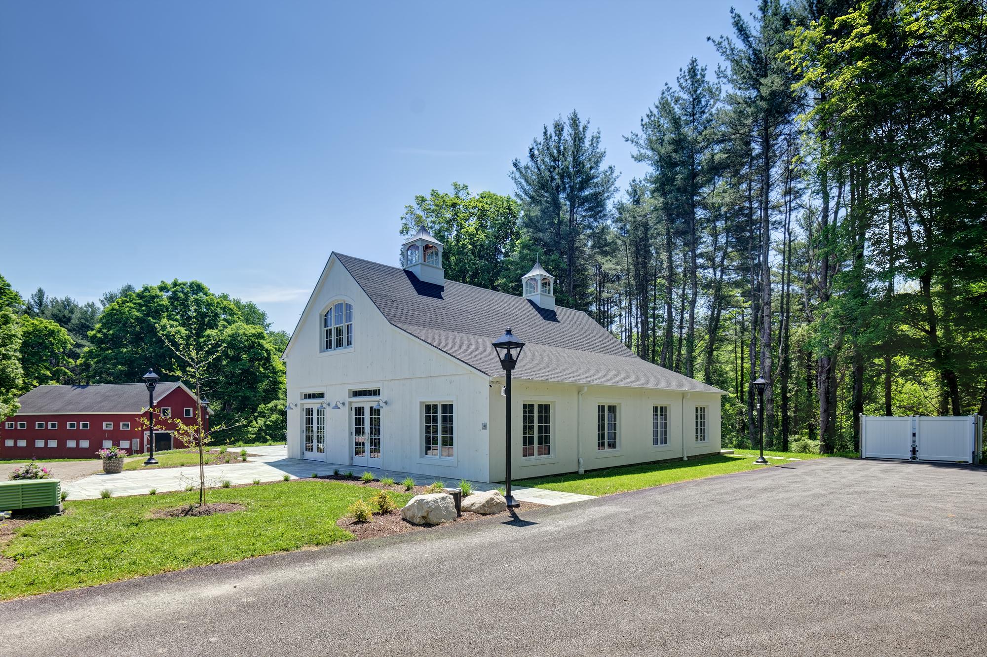 8 Commerce Road, Newtown, CT 06470