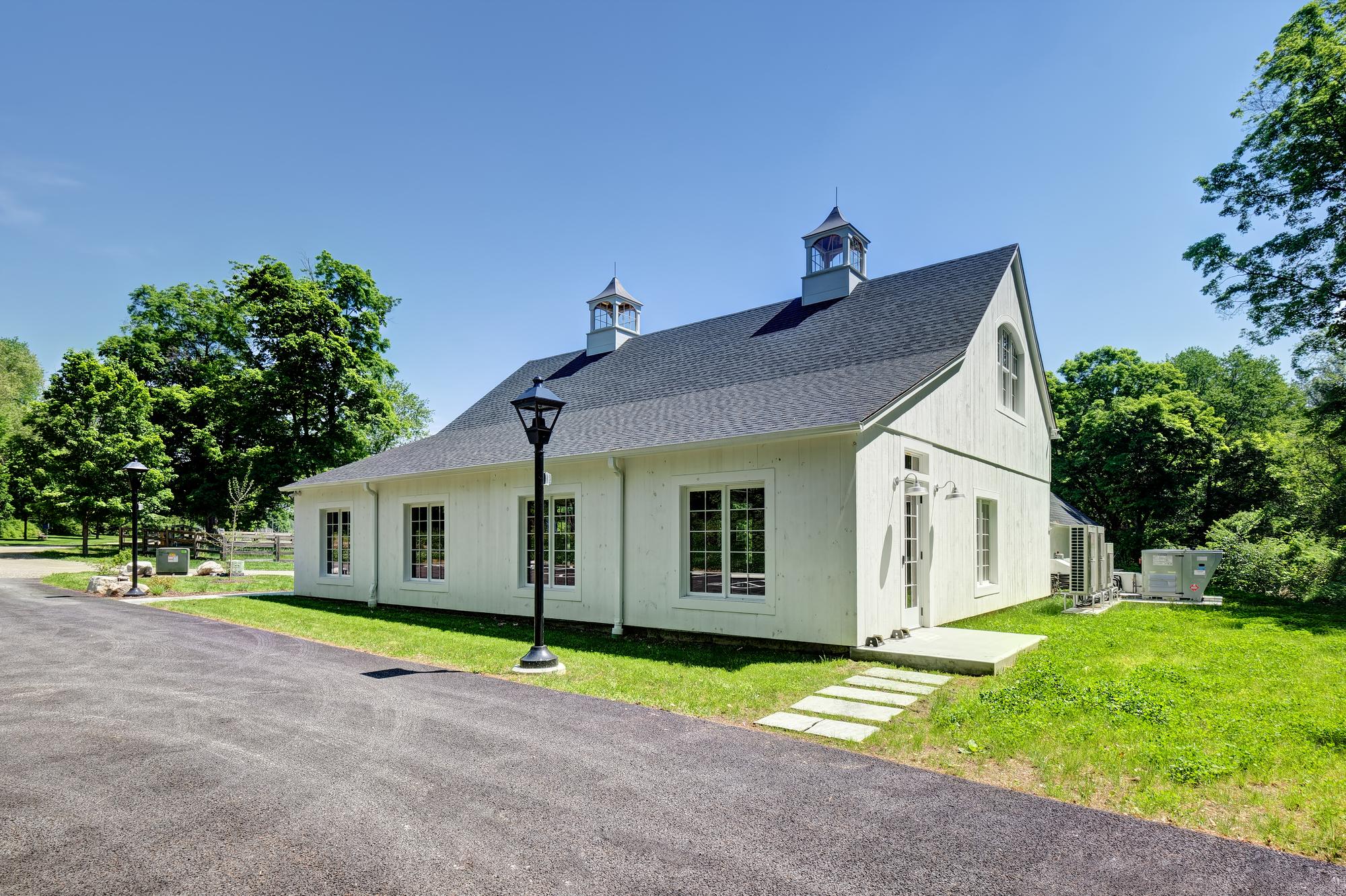 8 Commerce Road, Newtown, CT 06470