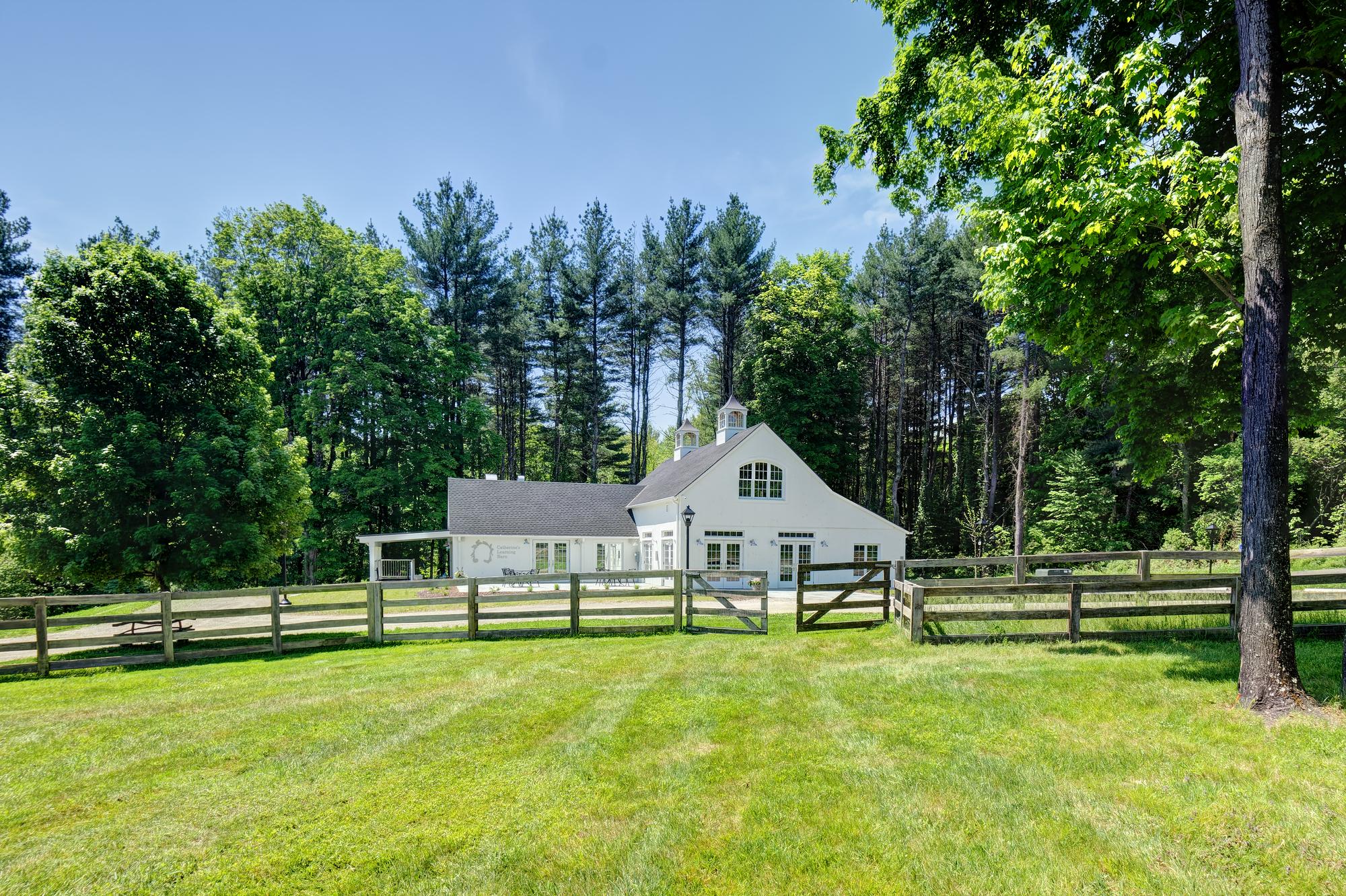 8 Commerce Road, Newtown, CT 06470