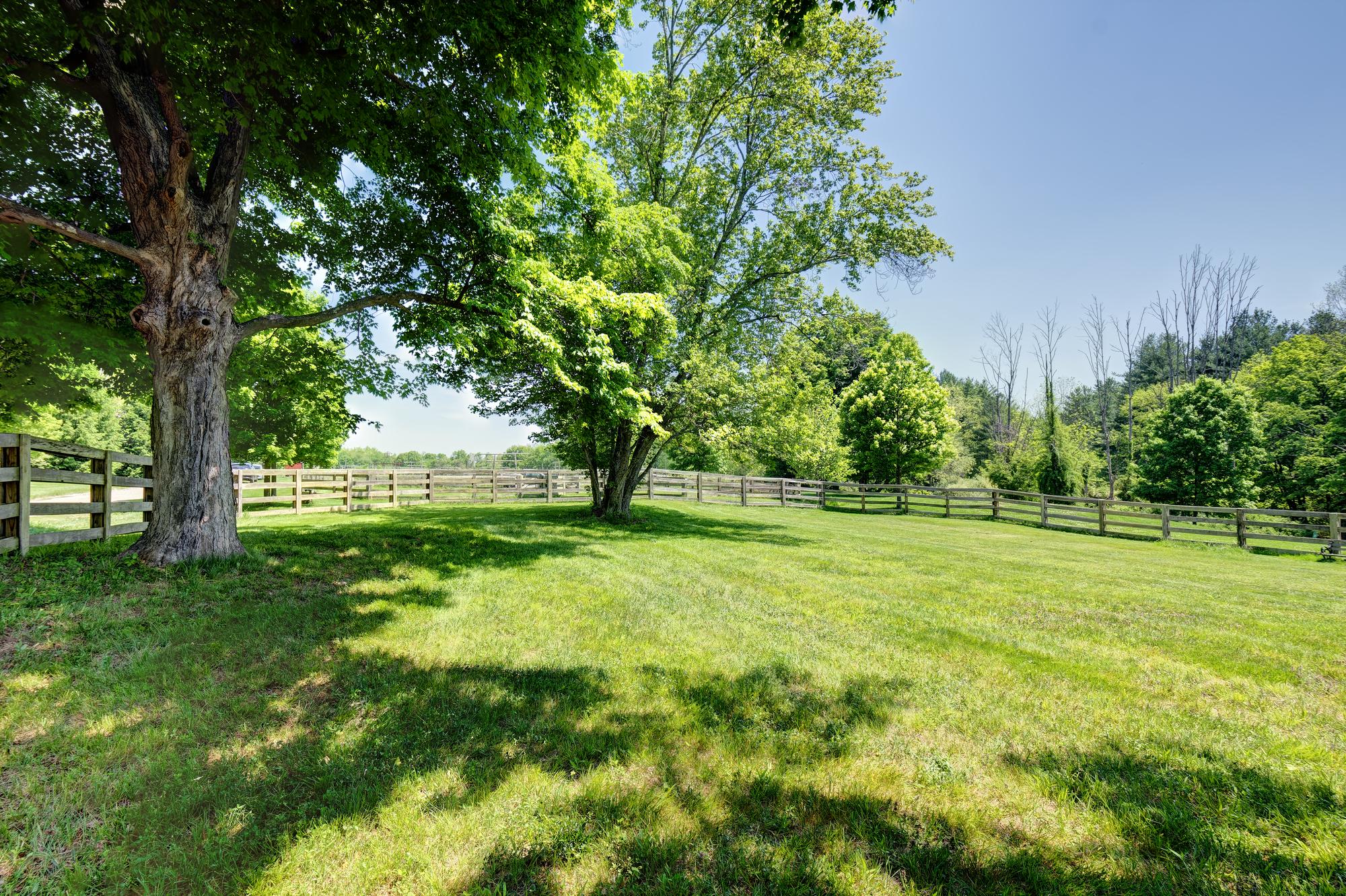 8 Commerce Road, Newtown, CT 06470