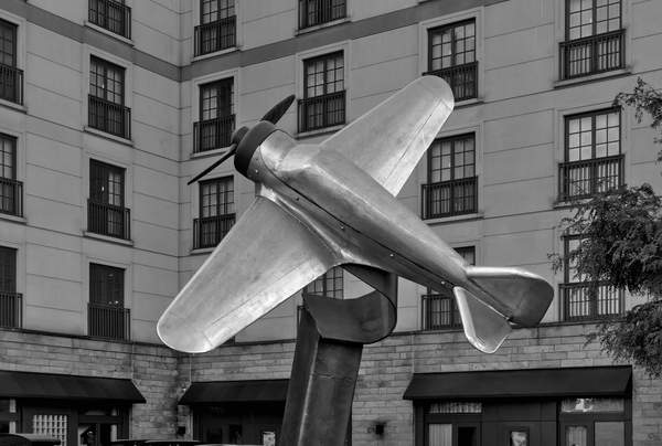 Outside Sculpture | DELAMAR West Hartford